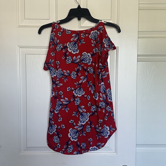 XS Express Top Keyhole Shoulders Red Floral Blouse GUC - Picture 5 of 5